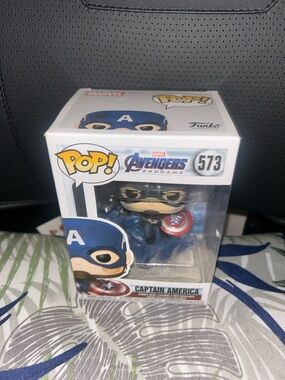 Funko Pop Captain America - Blue, Red & White